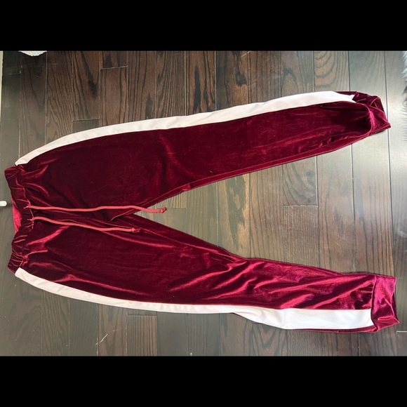 Cute 2 piece maroon velour suit size medium - Picture 2 of 2